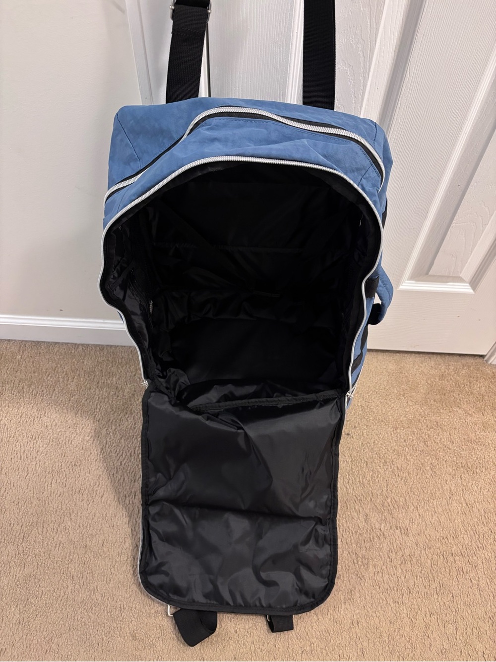 Biaggi Blue Convertible Travel Tote Bag (Zipsak collection) - brand new with tag - Picture 6 of 9